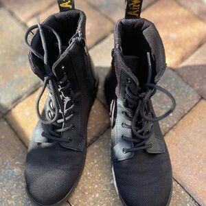 Combs(big kid) almost new us size M5